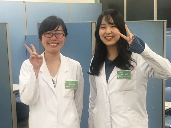 女性講師2名の写真