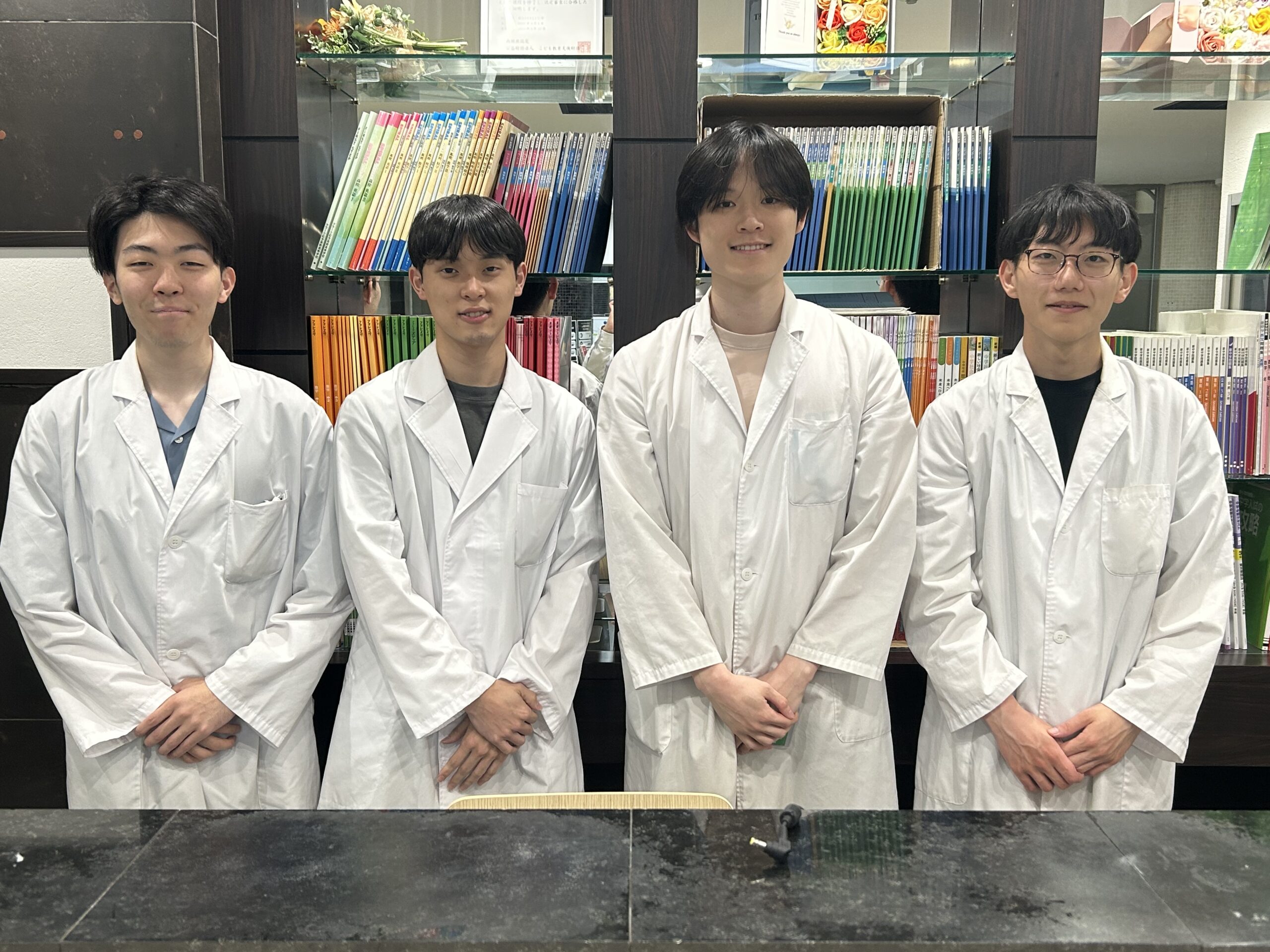 本山教室の講師集合写真です。