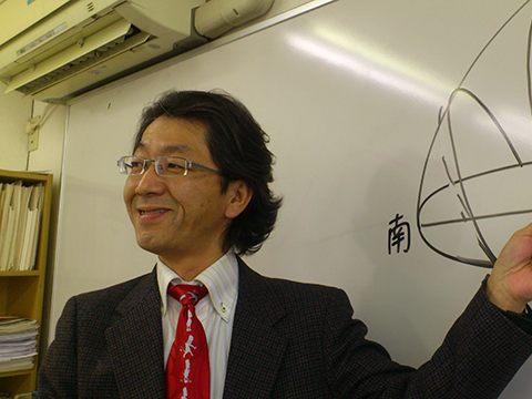 金森先生が授業をしている様子